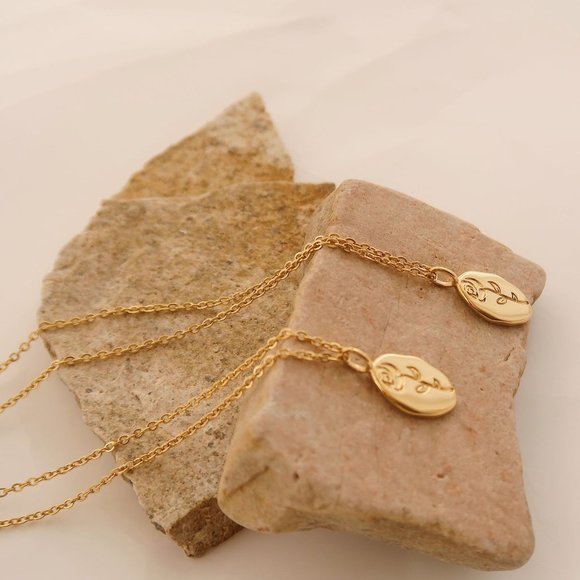 NEW 18K Gold Plated Rose Flower Pendant Necklace - Picture 2 of 16